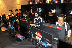 画像ギャラリー No.013のサムネイル画像 / 「Dota 2」の決勝戦で台北の夜が熱く燃えた。国際ゲームトーナメントBeat IT 2014をレポート