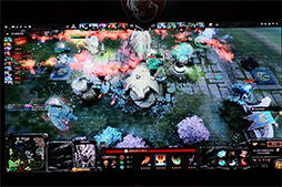 画像ギャラリー No.035のサムネイル画像 / 「Dota 2」の決勝戦で台北の夜が熱く燃えた。国際ゲームトーナメントBeat IT 2014をレポート