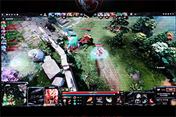 画像ギャラリー No.037のサムネイル画像 / 「Dota 2」の決勝戦で台北の夜が熱く燃えた。国際ゲームトーナメントBeat IT 2014をレポート