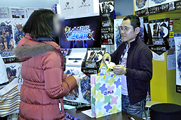 画像ギャラリー No.010のサムネイル画像 / カプコン 巧 舟氏のトークで多いに盛り上がった「レイトン教授VS逆転裁判」の発売記念イベントをレポート