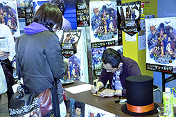 画像ギャラリー No.012のサムネイル画像 / カプコン 巧 舟氏のトークで多いに盛り上がった「レイトン教授VS逆転裁判」の発売記念イベントをレポート