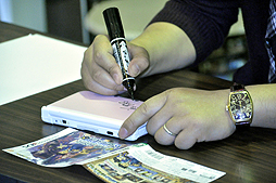 画像ギャラリー No.013のサムネイル画像 / カプコン 巧 舟氏のトークで多いに盛り上がった「レイトン教授VS逆転裁判」の発売記念イベントをレポート