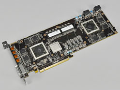 画像集#019のサムネイル/デュアルGPU搭載カード「Radeon HD 6990」レビュー。公称最大消費電力375Wは伊達じゃない