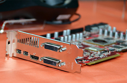 画像集#006のサムネイル/［COMPUTEX］PowerColor，デュアルHD 6970カードを公開。「GTX 580より速くて安い」デュアルHD 6870カードも