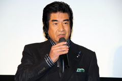 画像ギャラリー No.001のサムネイル画像 / 鈴木 裕氏が新作「シェンムー街」をプレゼン。かつて「芭月 巌」の声を演じた藤岡弘、さんも登場した「シェンムー街」制作発表会レポート