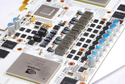 ���������꡼ No.003�Υ���ͥ������ / GALAXY��2���GTX 560 Ti��1��Υ����ɤ���ܤ����ǥ奢��GPU�����ɳ�ȯ�档3��ܡ�4���ܤ�����ȯɽ��