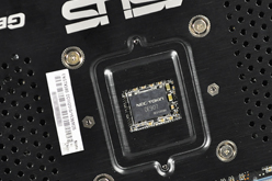 画像ギャラリー No.015のサムネイル画像 / 3スロット占有の大型クーラーを搭載したASUS製GTX 580カード「ENGTX580 DCII」。クーラーの冷却能力とOC周りをチェックする