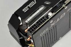 画像ギャラリー No.017のサムネイル画像 / 3スロット占有の大型クーラーを搭載したASUS製GTX 580カード「ENGTX580 DCII」。クーラーの冷却能力とOC周りをチェックする