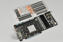 画像ギャラリー No.019のサムネイル画像 / 3スロット占有の大型クーラーを搭載したASUS製GTX 580カード「ENGTX580 DCII」。クーラーの冷却能力とOC周りをチェックする