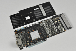 画像ギャラリー No.020のサムネイル画像 / 3スロット占有の大型クーラーを搭載したASUS製GTX 580カード「ENGTX580 DCII」。クーラーの冷却能力とOC周りをチェックする