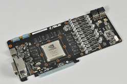 画像ギャラリー No.021のサムネイル画像 / 3スロット占有の大型クーラーを搭載したASUS製GTX 580カード「ENGTX580 DCII」。クーラーの冷却能力とOC周りをチェックする