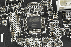 画像ギャラリー No.027のサムネイル画像 / 3スロット占有の大型クーラーを搭載したASUS製GTX 580カード「ENGTX580 DCII」。クーラーの冷却能力とOC周りをチェックする