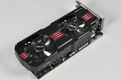 画像ギャラリー No.030のサムネイル画像 / 3スロット占有の大型クーラーを搭載したASUS製GTX 580カード「ENGTX580 DCII」。クーラーの冷却能力とOC周りをチェックする