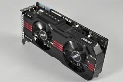 画像ギャラリー No.031のサムネイル画像 / 3スロット占有の大型クーラーを搭載したASUS製GTX 580カード「ENGTX580 DCII」。クーラーの冷却能力とOC周りをチェックする