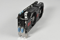 画像ギャラリー No.032のサムネイル画像 / 3スロット占有の大型クーラーを搭載したASUS製GTX 580カード「ENGTX580 DCII」。クーラーの冷却能力とOC周りをチェックする