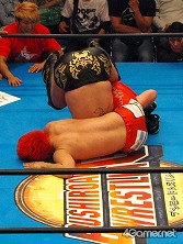 画像ギャラリー No.081のサムネイル画像 / 長島☆自演乙☆雄一郎選手がプロレスデビュー戦で勝利! ブラック★ロックシューターが戦ったり,ミルキィホームズが歌ったり泣いたり……と事件続発の「ブシロードレスリング」レポート