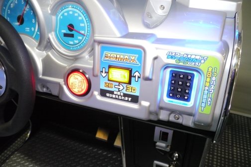 画像ギャラリー No.003のサムネイル画像 / 立体視に対応した爽快レースゲーム「マキシマムヒート」が初お披露目。バンダイナムコゲームス,新製品発表会レポート