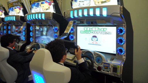 画像ギャラリー No.005のサムネイル画像 / 立体視に対応した爽快レースゲーム「マキシマムヒート」が初お披露目。バンダイナムコゲームス,新製品発表会レポート