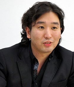 画像ギャラリー No.006のサムネイル画像 / 「シュヴァリエ サーガ タクティクス」にさらなる熱を! 今後実装予定の「演習場」「攻城戦」について御影氏,江田氏にインタビュー