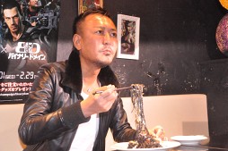 画像ギャラリー No.017のサムネイル画像 / キャラクターのイメージにピッタリの完成度。「バイナリー ドメイン」×「TBIグループ」のコラボレーションメニューが堪能できたプレス向け試食会をレポート