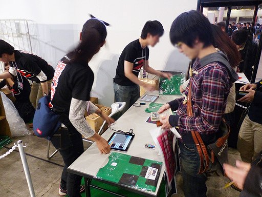 画像ギャラリー No.008のサムネイル画像 / 【超会議2】「Minecraft」の世界をリアルで再現? ブロックを好き勝手に組み上げられる「超リアルマインクラフト」コーナー