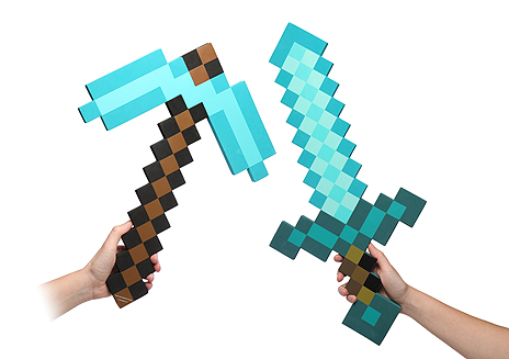 Minecraft の主人公になりきれる ダイヤモンドフォームソード ダイヤモンドフォームピッケル が イオンとトイザらスで11月下旬より販売へ