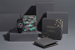 画像ギャラリー No.003のサムネイル画像 / 「マインクラフト」とフォッシルがコラボ。2種類のクロノグラフに加えて財布やアクセサリーもラインナップ