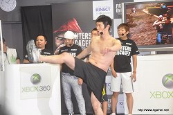 画像ギャラリー No.020のサムネイル画像 / 庄司智春さん,FUJIWARA,しずちゃんがバトルでフィットネス? Kinect専用ソフト「ファイターズ アンケージ」の発売記念イベントレポート