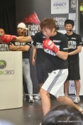 画像ギャラリー No.027のサムネイル画像 / 庄司智春さん,FUJIWARA,しずちゃんがバトルでフィットネス? Kinect専用ソフト「ファイターズ アンケージ」の発売記念イベントレポート