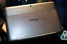 画像集#009のサムネイル/［COMPUTEX］ASUS，天板部にも液晶パネルを搭載するノートPC「ASUS TAICHI」発表