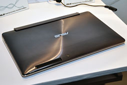 画像集#023のサムネイル/［COMPUTEX］ASUS，天板部にも液晶パネルを搭載するノートPC「ASUS TAICHI」発表