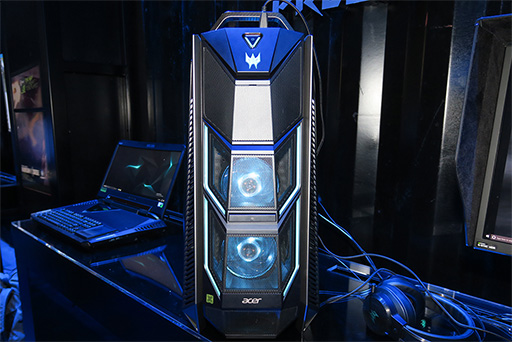 画像ギャラリー No.004のサムネイル画像 / RX Vega×4に18C36T対応CPU搭載のド派手なタワーPCがインパクト大。Acerがドイツでゲーマー向けPC&周辺機器を発表