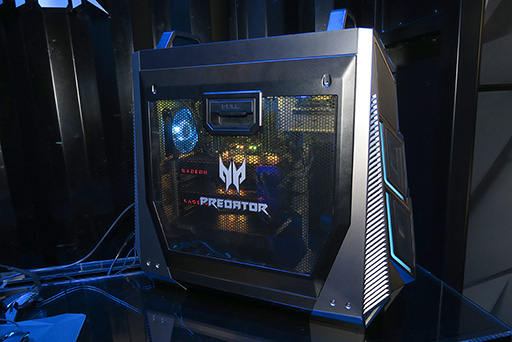 画像ギャラリー No.005のサムネイル画像 / RX Vega×4に18C36T対応CPU搭載のド派手なタワーPCがインパクト大。Acerがドイツでゲーマー向けPC&周辺機器を発表