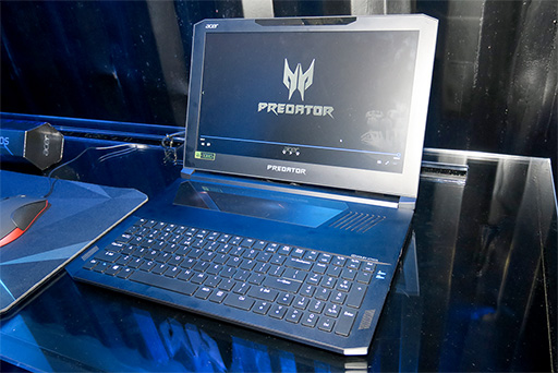 画像ギャラリー No.006のサムネイル画像 / RX Vega×4に18C36T対応CPU搭載のド派手なタワーPCがインパクト大。Acerがドイツでゲーマー向けPC&周辺機器を発表