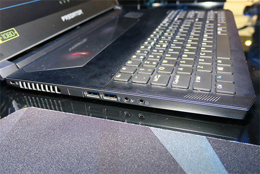 画像ギャラリー No.008のサムネイル画像 / RX Vega×4に18C36T対応CPU搭載のド派手なタワーPCがインパクト大。Acerがドイツでゲーマー向けPC&周辺機器を発表