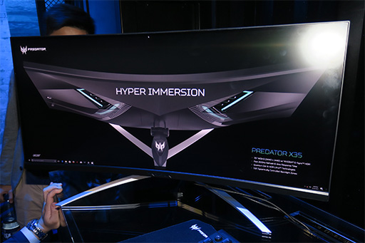 画像ギャラリー No.015のサムネイル画像 / RX Vega×4に18C36T対応CPU搭載のド派手なタワーPCがインパクト大。Acerがドイツでゲーマー向けPC&周辺機器を発表