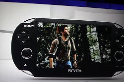 画像集#001のサムネイル/［E3 2011］「PlayStation Vita」をさっそく触ってみた！ 触り心地や操作感，有機ELパネルの見やすさはいかに？ 「Uncharted」など計5タイトルのインプレッションと共にがっつりレポート