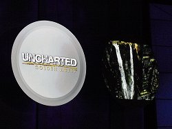 画像集#010のサムネイル/［E3 2011］「PlayStation Vita」をさっそく触ってみた！ 触り心地や操作感，有機ELパネルの見やすさはいかに？ 「Uncharted」など計5タイトルのインプレッションと共にがっつりレポート