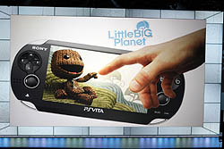 画像集#039のサムネイル/［E3 2011］「PlayStation Vita」をさっそく触ってみた！ 触り心地や操作感，有機ELパネルの見やすさはいかに？ 「Uncharted」など計5タイトルのインプレッションと共にがっつりレポート