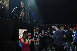 画像集#051のサムネイル/［E3 2011］「PlayStation Vita」をさっそく触ってみた！ 触り心地や操作感，有機ELパネルの見やすさはいかに？ 「Uncharted」など計5タイトルのインプレッションと共にがっつりレポート