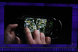 ꡼ No.057Υͥ / E3 2011ϡPlayStation Vitaפ򤵤ääƤߤ 꿴ϤͭELѥͥθ䤹Ϥˡ Unchartedפʤɷ5ȥΥץåȶˤäĤݡ