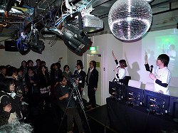 画像ギャラリー No.004のサムネイル画像 / 有名実況プレイヤー,ガッチマン氏&せんとす氏がマルチプレイの魅力をアピール。「ダークネス2」マルチプレイ先行体験イベントをレポート