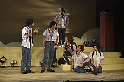 画像ギャラリー No.018のサムネイル画像 / 「舞台 STORM LOVER〜波打ち際の王子SUMMER 改!〜」のゲネプロをレポート。セントルイス・ハイの熱い夏が再び!