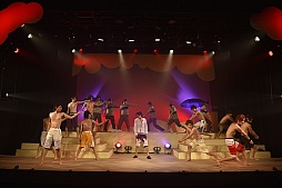 画像ギャラリー No.023のサムネイル画像 / 「舞台 STORM LOVER〜波打ち際の王子SUMMER 改!〜」のゲネプロをレポート。セントルイス・ハイの熱い夏が再び!