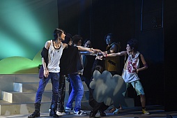 画像ギャラリー No.025のサムネイル画像 / 「舞台 STORM LOVER〜波打ち際の王子SUMMER 改!〜」のゲネプロをレポート。セントルイス・ハイの熱い夏が再び!