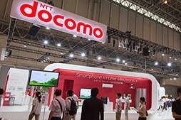 画像ギャラリー No.013のサムネイル画像 / NTTドコモ,「Xperia AX」や「GALAXY Note II」など2012年冬モデル端末を「CEATEC JAPAN 2012」にて先行展示