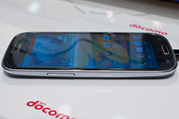 ꡼ No.015Υͥ / NTTɥ⡤GALAXY S III סAQUOS PHONE ZETAפʤ2012ǯߥǥ륹ޡȥե10ʤȯɽ٤Ƥ100MbpsΡXiפб