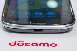 ꡼ No.017Υͥ / NTTɥ⡤GALAXY S III סAQUOS PHONE ZETAפʤ2012ǯߥǥ륹ޡȥե10ʤȯɽ٤Ƥ100MbpsΡXiפб