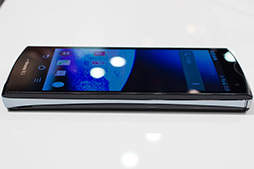 ꡼ No.039Υͥ / NTTɥ⡤GALAXY S III סAQUOS PHONE ZETAפʤ2012ǯߥǥ륹ޡȥե10ʤȯɽ٤Ƥ100MbpsΡXiפб