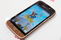 ꡼ No.043Υͥ / NTTɥ⡤GALAXY S III סAQUOS PHONE ZETAפʤ2012ǯߥǥ륹ޡȥե10ʤȯɽ٤Ƥ100MbpsΡXiפб